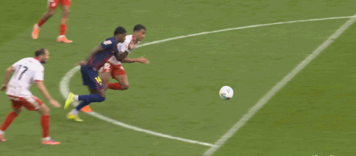 帅弗里克被, 而根据规则, 判罚点球 帅弗里克被, 而根据规则, 判罚点球